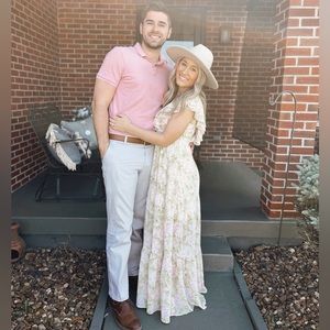 Beautiful spring/summer dress! 💕🌸